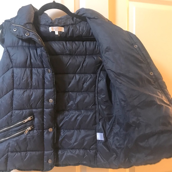 Like New Navy Puffer Vest - Picture 4 of 7